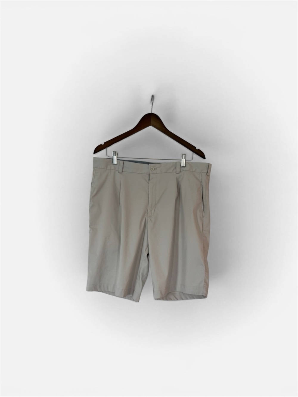 Nike Golf Men's Pleated Front Shorts in Light Khaki